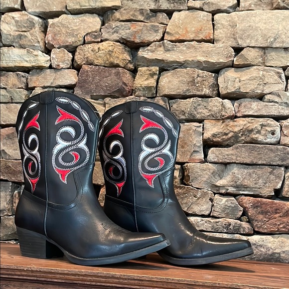 Shoes - Dingo Women’s Dreamcatcher Western Boots